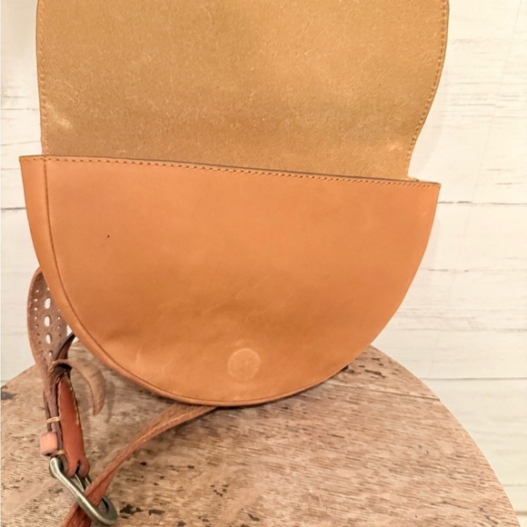 NWOT Frye Half Moon Belt Bag - Saddle Brown - Size Small/Medium - Picture 5 of 6